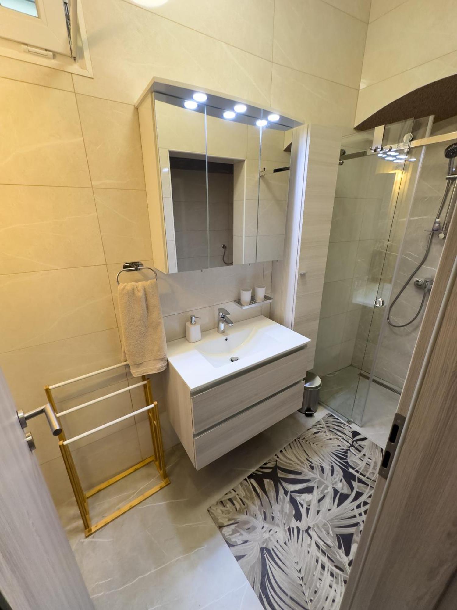 Apartments Adamas เซเลีย ภายนอก รูปภาพ